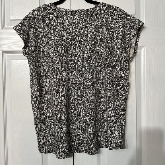 Michael Kors Women L Black and White Marble Print Hi-lo Top‎ With MK Medallion - Picture 7 of 7